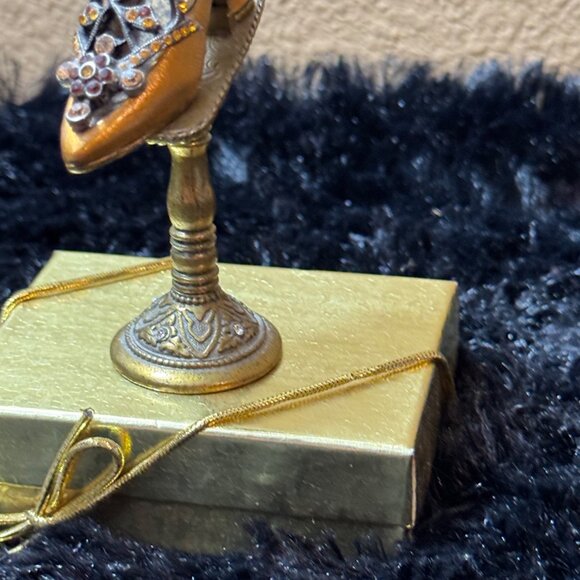 Miniture Sweet Romance Shoe And Stand - Picture 3 of 5